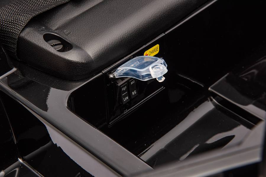 Porsche Macan Elektro-Kinderauto 12V, mit Fernbedienung