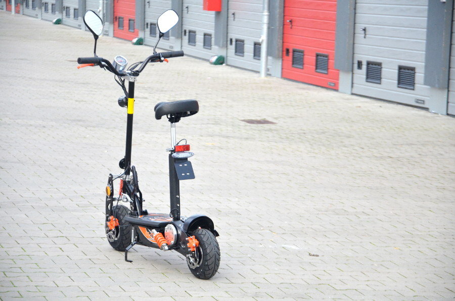 E-Scooter AEEC 36V 1000W, bis 35 km/h, ca. 25 km Reichweite, mit Straßenzulassung